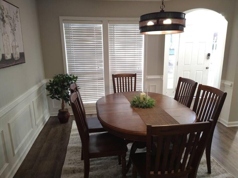 Spacious 2 Story 5 Bdms 3 Baths Near Stadiums House in Marietta