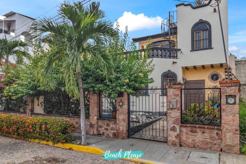 Casa Sandy - Private Golden Zone Villa with Pool House in Bucerias