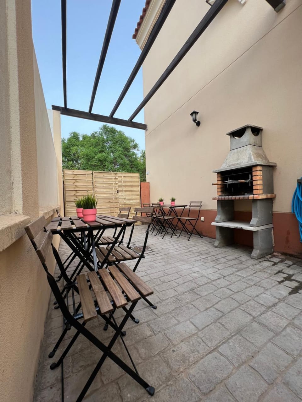Patio, Facade/entrance, Day, BBQ facilities, Balcony/Terrace