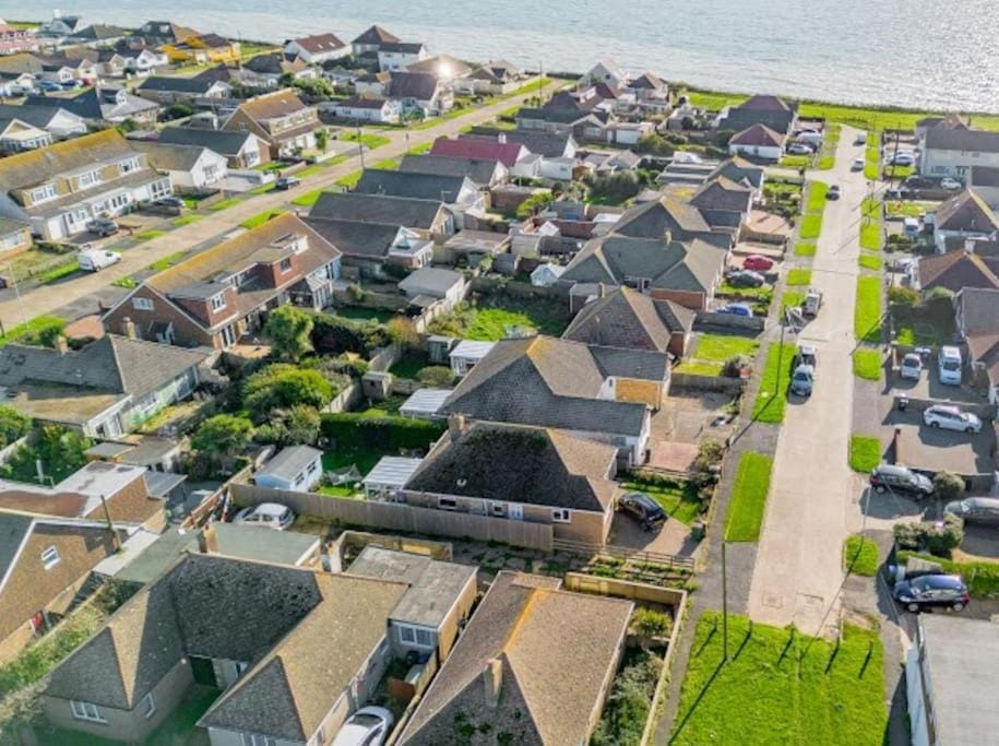 3 bedroom Bungalow for Contractors,Workers,Relocation,Insurance,Family, Free Parking House in Lewes District