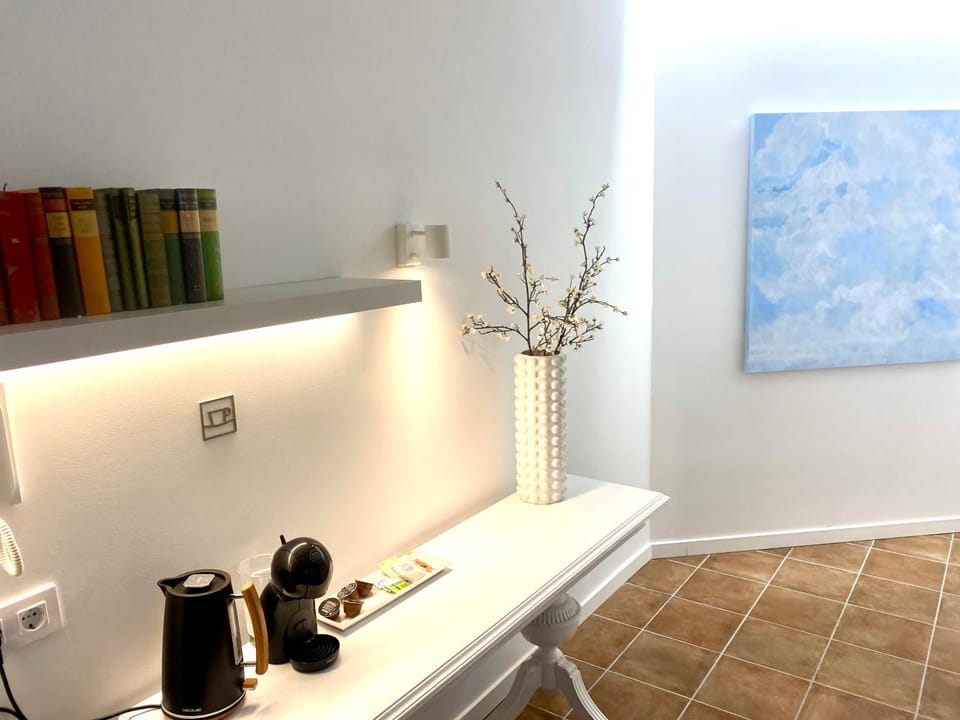 Coffee/tea facilities, Kitchen or kitchenette