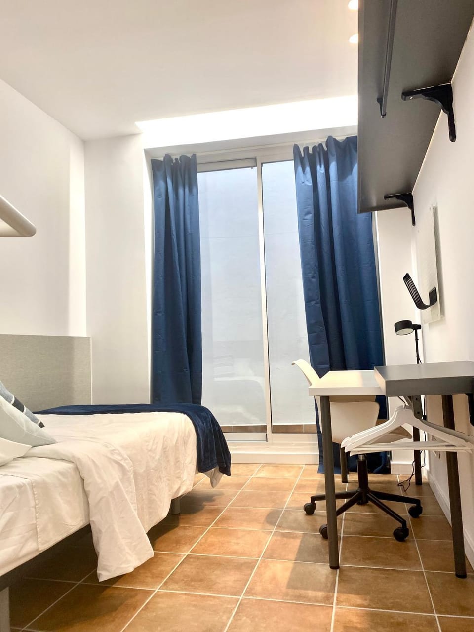 Bed, Seating area