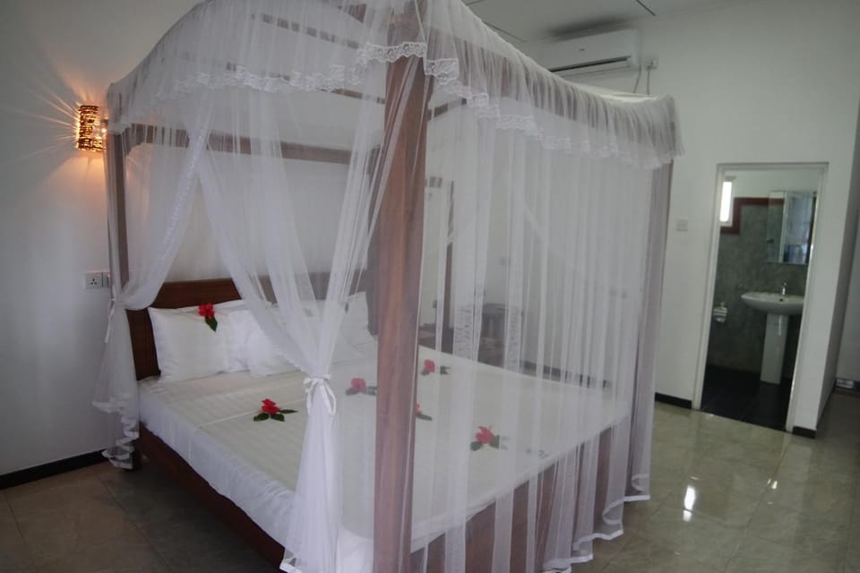 Turtle Bay Beach Resort Hotel in Mirissa