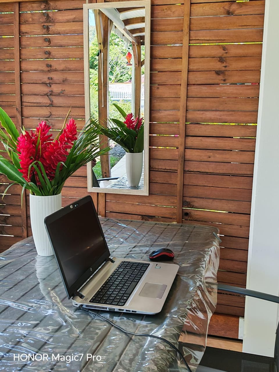 Patio, Seating area, Meals, internet