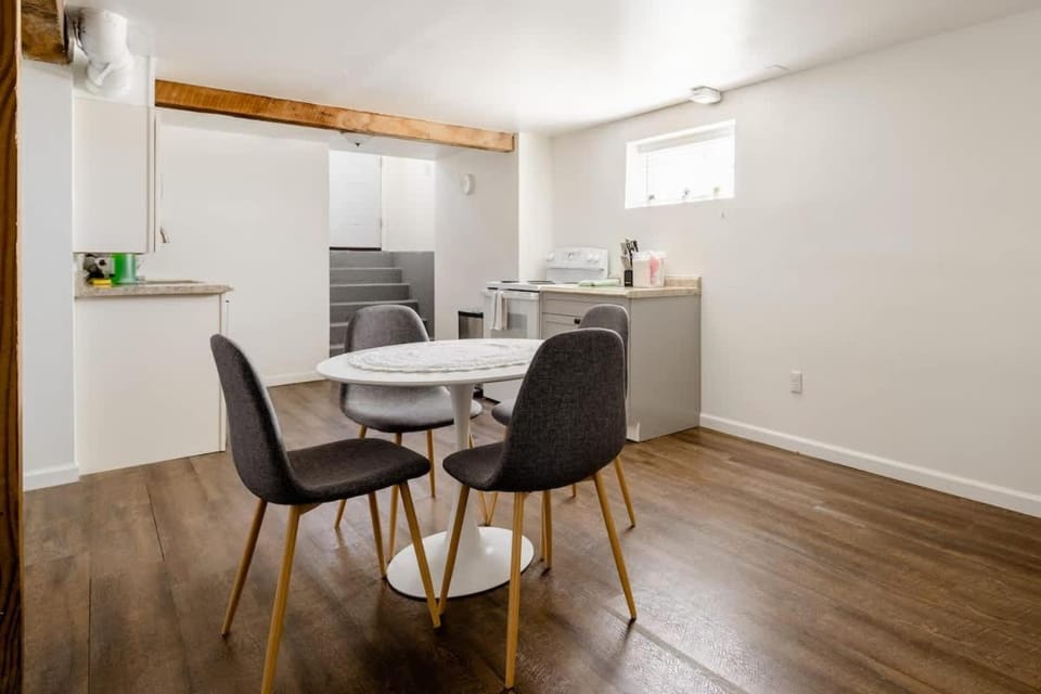 Stay Portland - 95 WalkScore on Division Quaint One BR Apt House in Portland