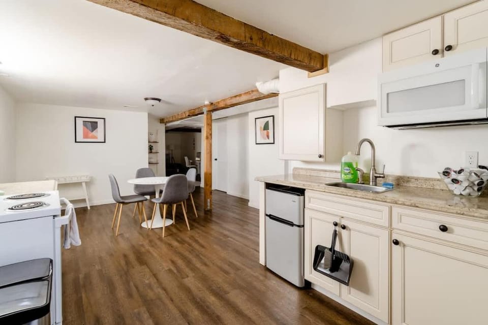 Stay Portland - 95 WalkScore on Division Quaint One BR Apt House in Portland