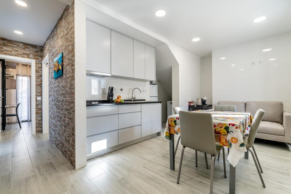 Kitchen or kitchenette, Dining area, dishwasher, stove