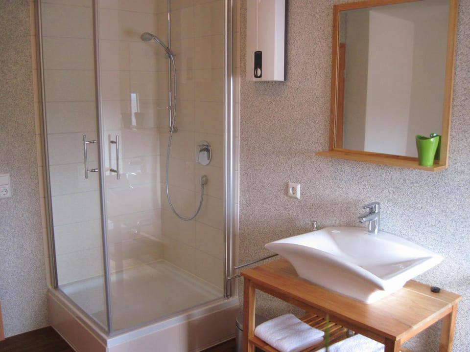 Shower, Bathroom, towels