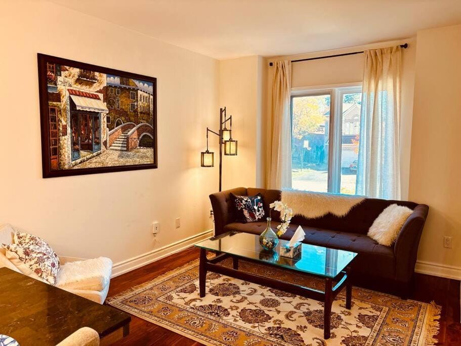 Charming Family Getaway in Richmond Hill Apartment in Richmond Hill