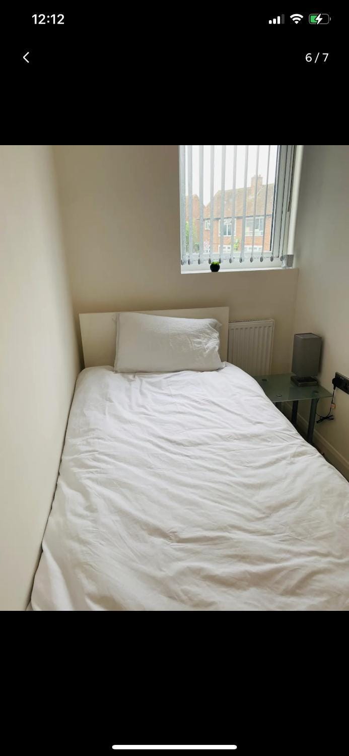 Uxbridge London Sober stay in shared house with Free St parking 5pm to 9am Vacation rental in Uxbridge