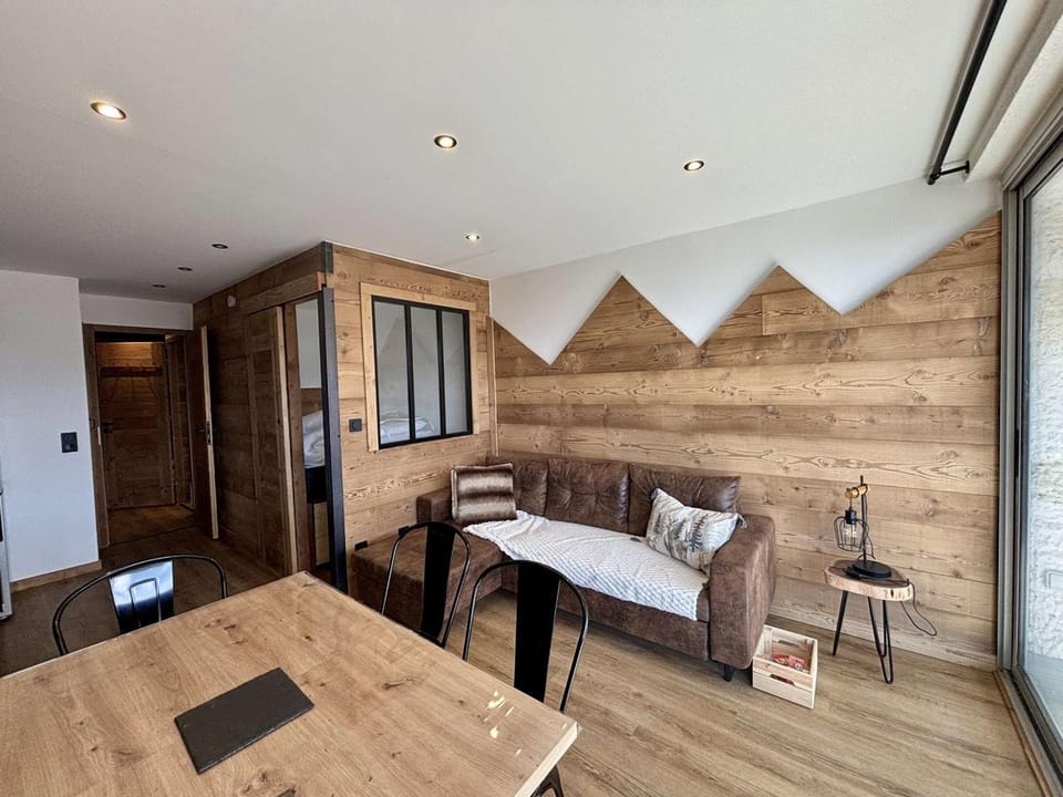 Studio pour 6 à L'Alpe d'Huez, proche pistes, casier à skis - FR-1-405-363 Apartment in Huez