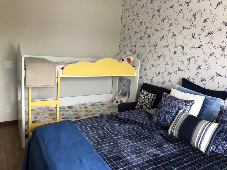 Bedroom, bunk bed