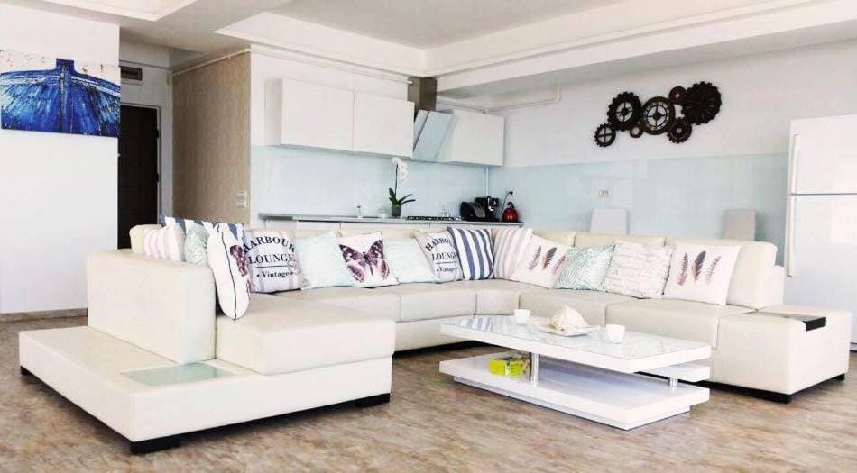 Sea View Penthouse Mamaia Apartment in Constanta