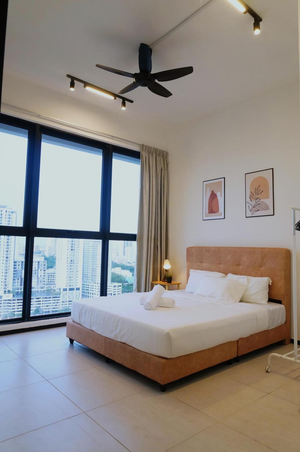 Photo of the whole room, Bedroom