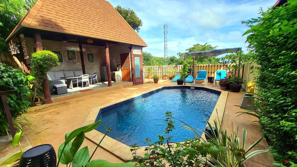 Garden, Dining area, Sea view, Swimming pool, sunbed