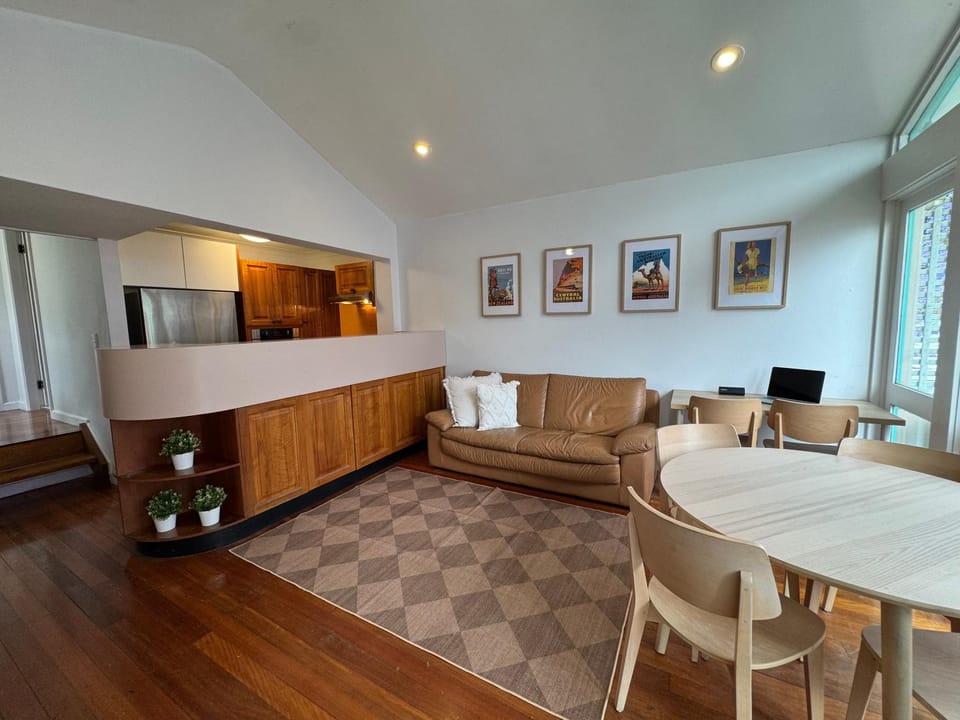 Communal lounge/ TV room, Kitchen or kitchenette, Living room, Seating area, Dining area