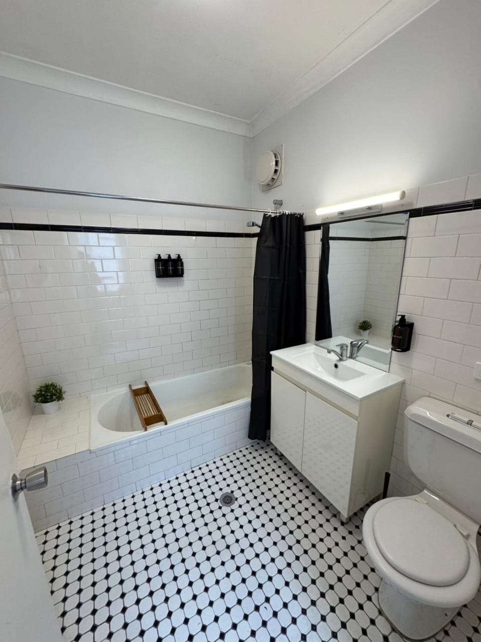 Shower, Toilet, Bathroom, Bath