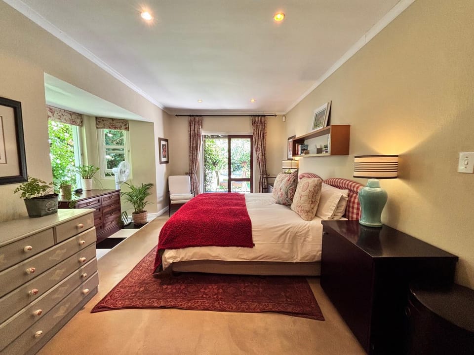 Garden oasis in the village Villa in Franschhoek