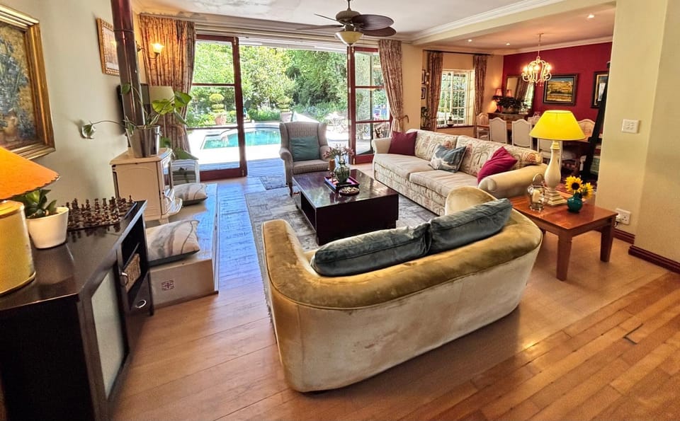 Garden oasis in the village Villa in Franschhoek