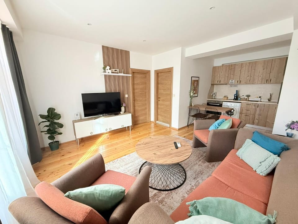 TV and multimedia, Kitchen or kitchenette, Living room