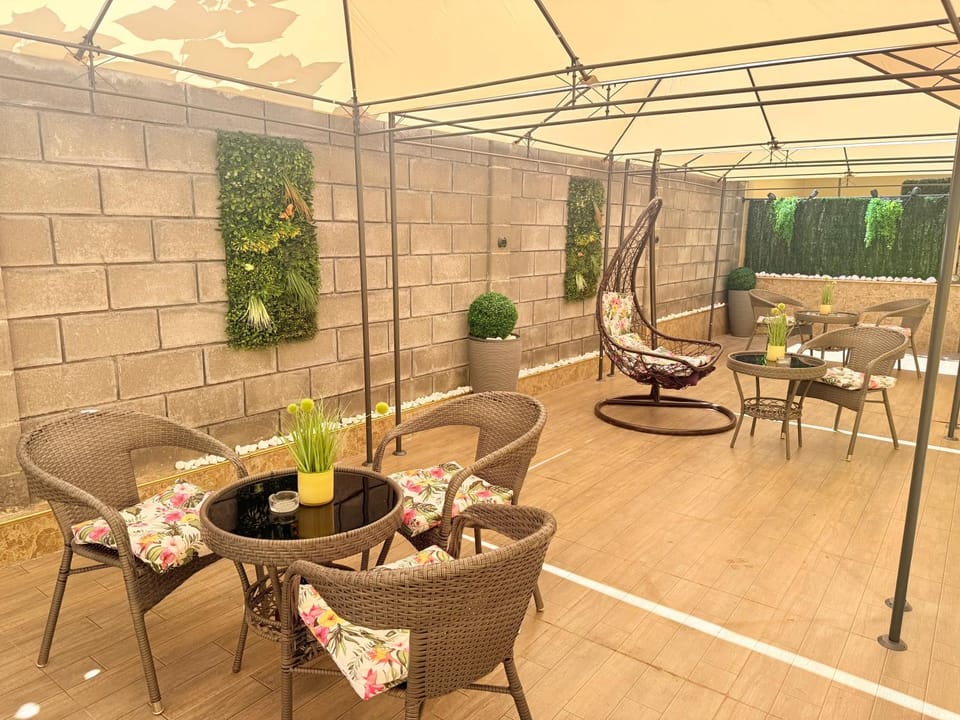 Patio, Seating area