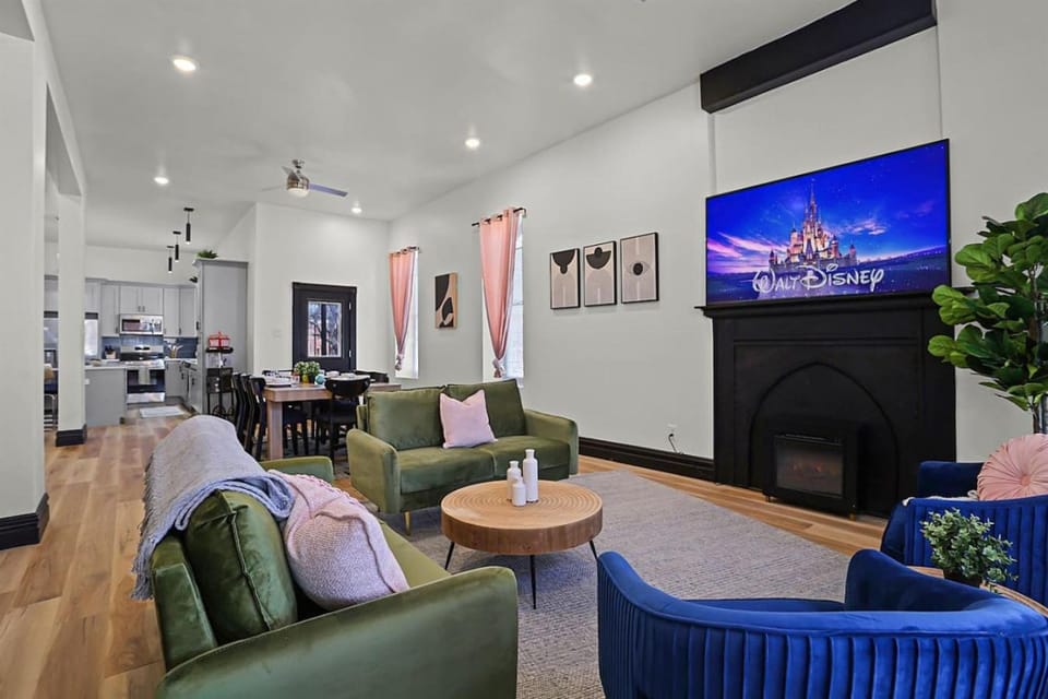 Communal lounge/ TV room, TV and multimedia, Living room, Seating area