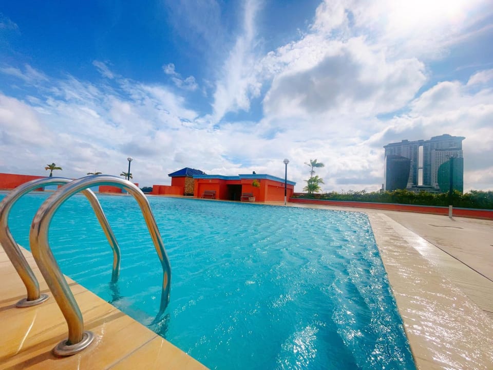 Swimming pool, sunbed