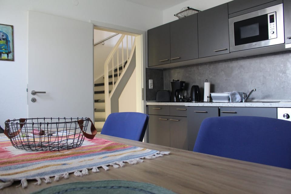 Kitchen or kitchenette, Seating area, Dining area, dishwasher, oven, stove, toaster
