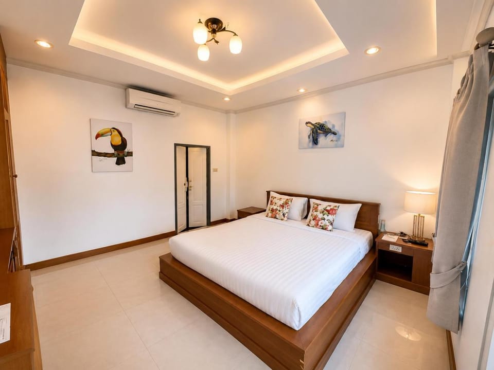 Photo of the whole room, Bedroom, air conditioner