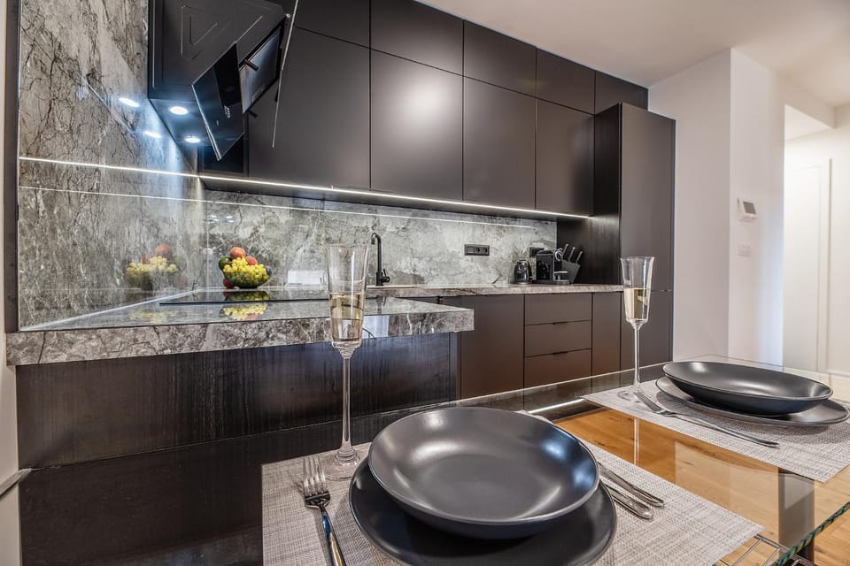 Coffee/tea facilities, dishwasher, oven, kitchen
