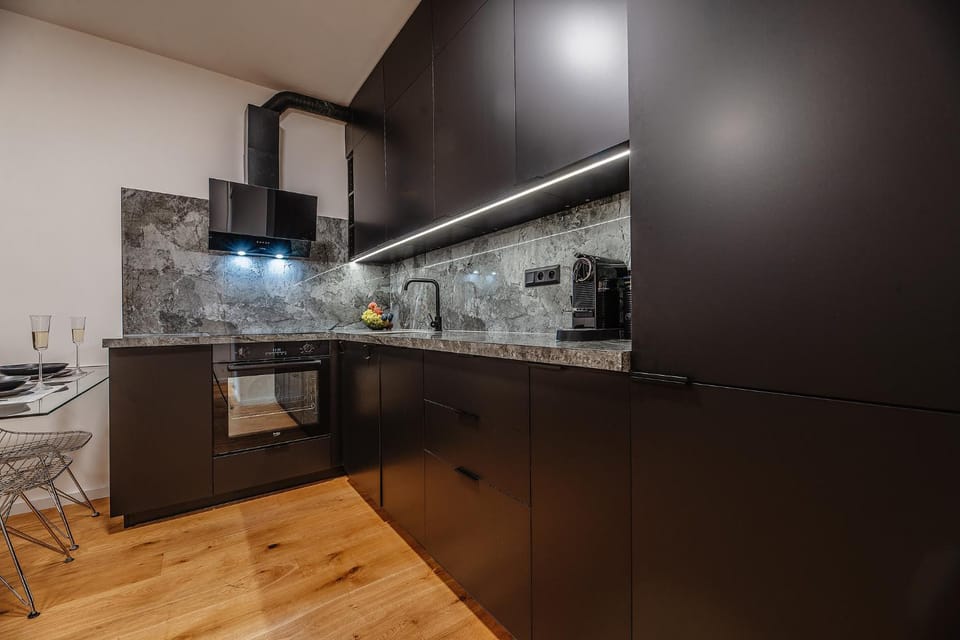 Coffee/tea facilities, dishwasher, oven, kitchen