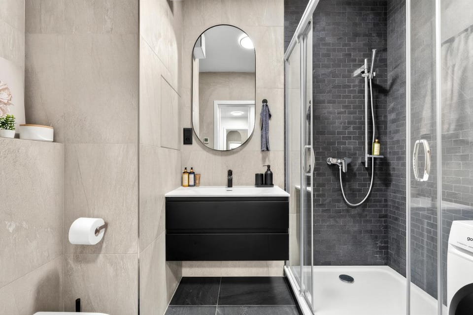 Shower, Toilet, Bathroom, hair dryier, towels