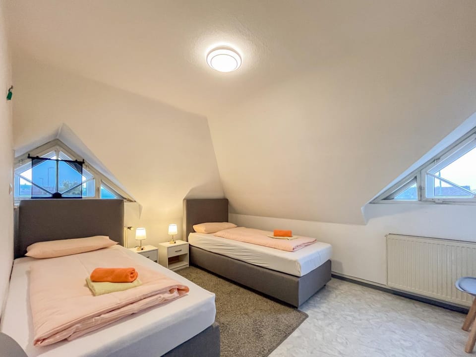 Bed, Photo of the whole room, Bedroom, towels