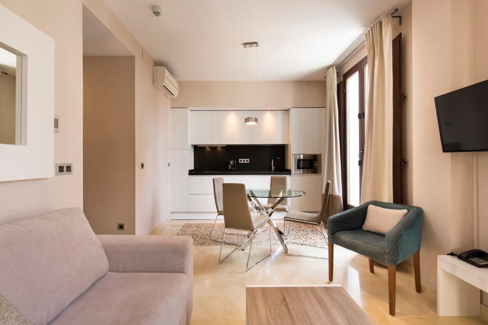Living room, Seating area, Dining area