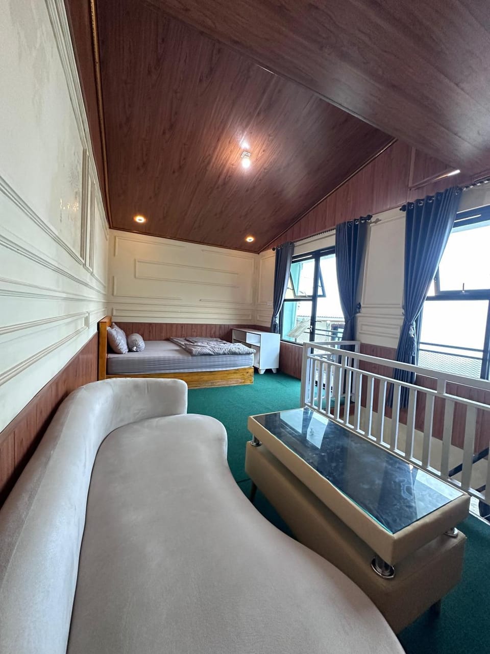 Bed, Seating area, Bedroom