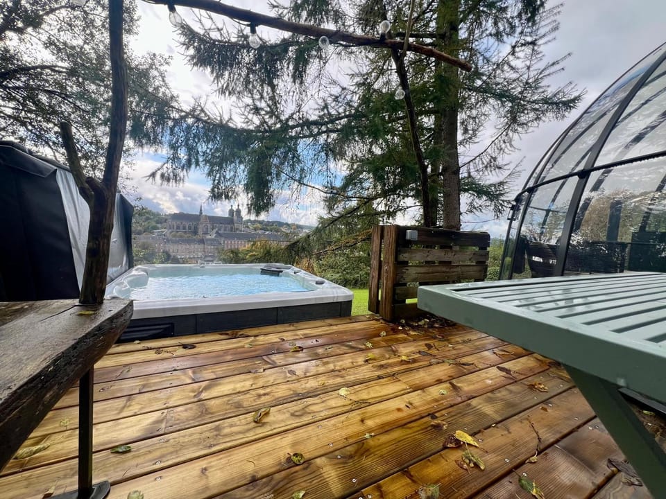 Natural landscape, Hot Tub, Pool view, Swimming pool