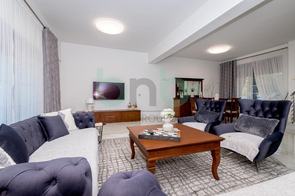 TV and multimedia, Living room, Photo of the whole room, Seating area