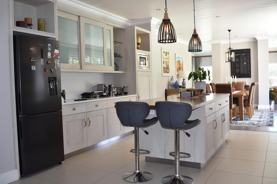 Mountain view home in exclusive security estate, Hout Bay, Cape Town Villa in Cape Town