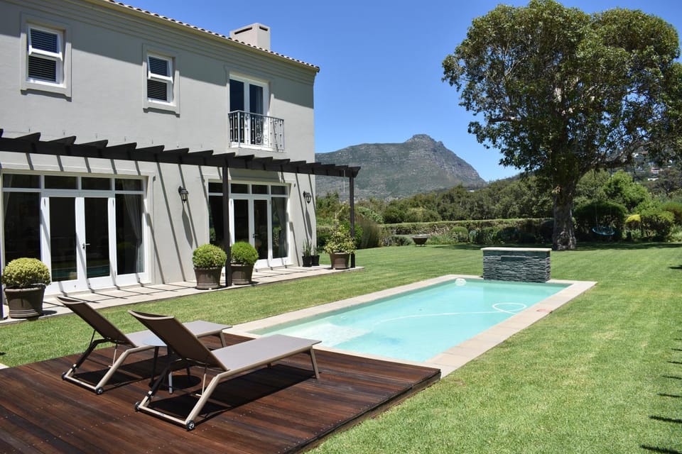 Mountain view home in exclusive security estate, Hout Bay, Cape Town Villa in Cape Town
