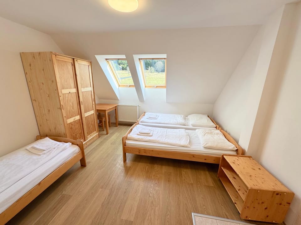 Bed, Photo of the whole room, Bedroom, towels