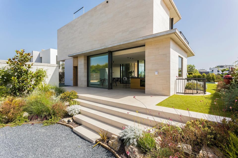 Property building, Patio, Spring, Day, Garden, Garden view