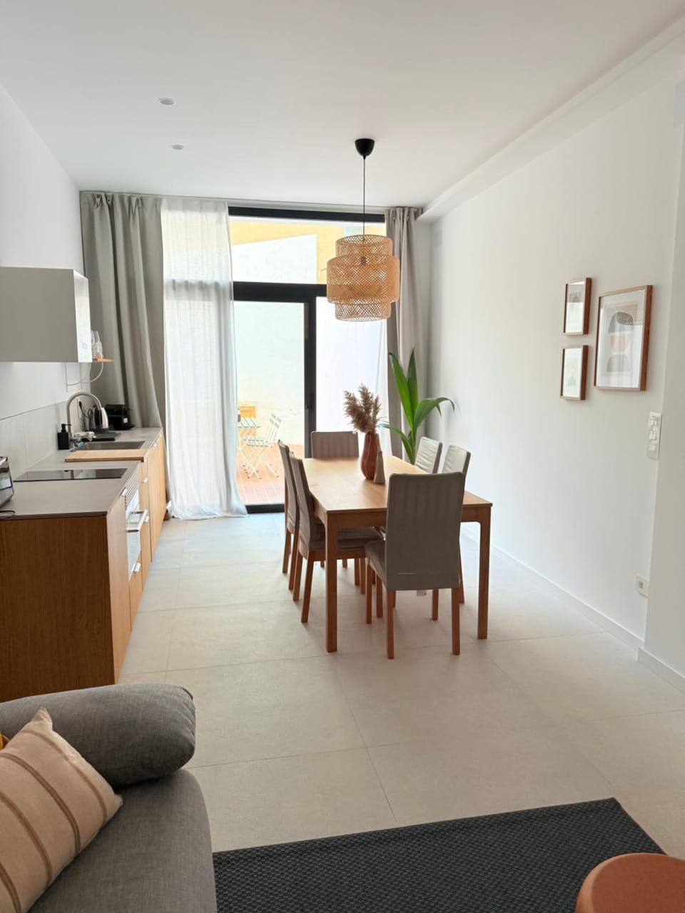 Kitchen or kitchenette, Dining area, stove