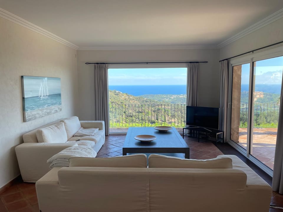 Natural landscape, Balcony/Terrace, Living room, Seating area, Evening entertainment, Mountain view, Sea view