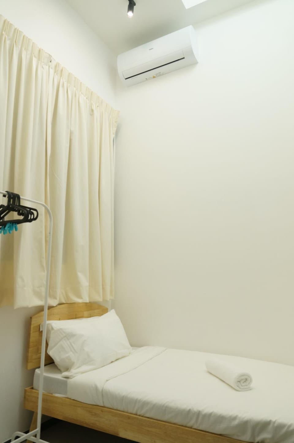 Photo of the whole room, Bedroom, air conditioner