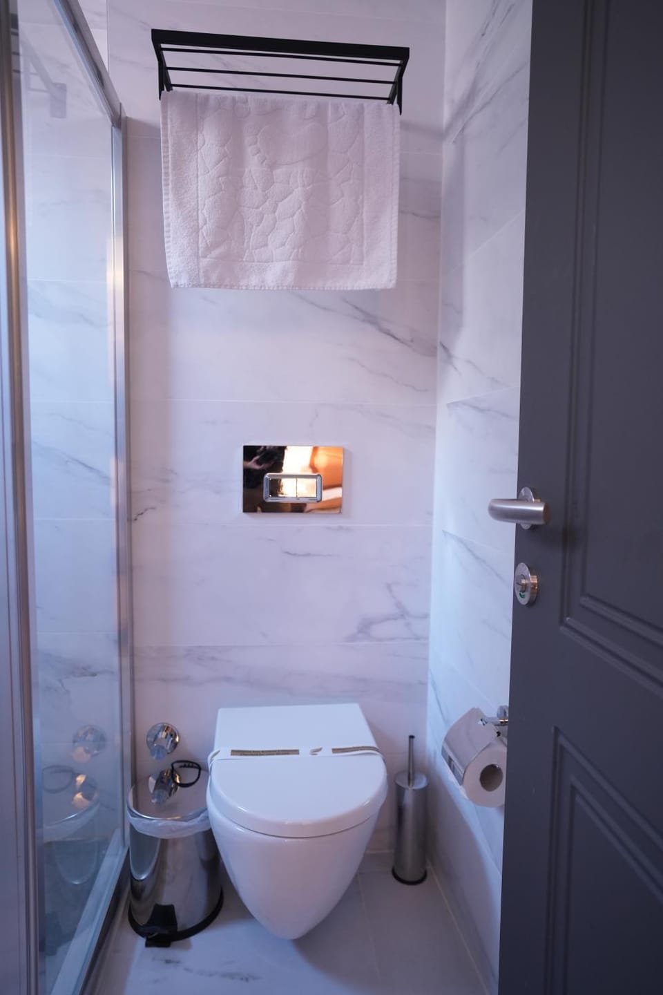 Shower, Toilet