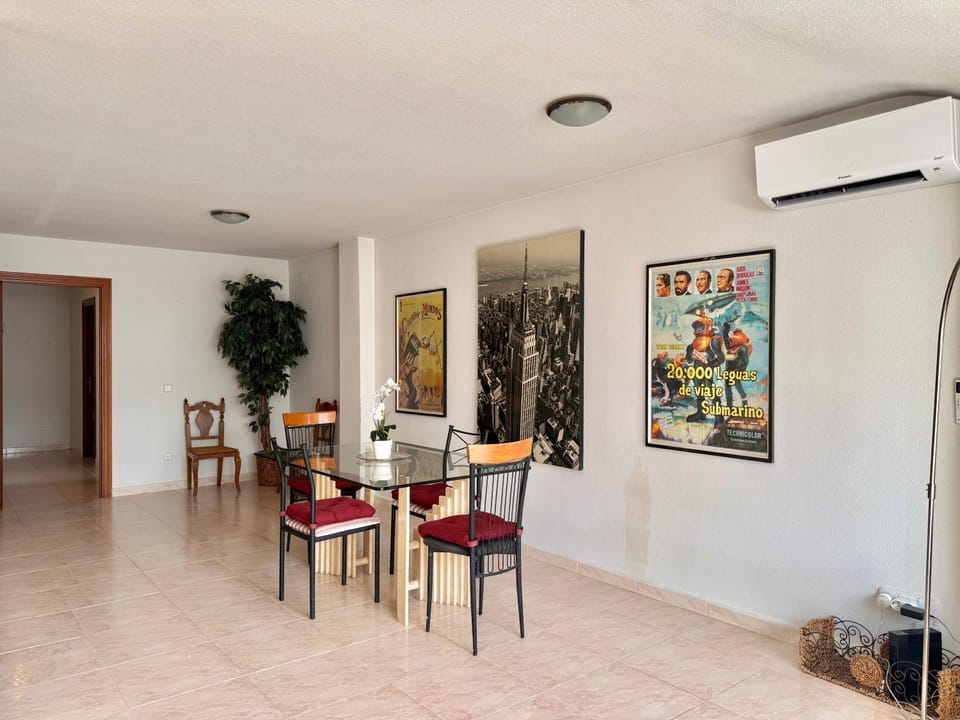 Seating area, Dining area, air conditioner