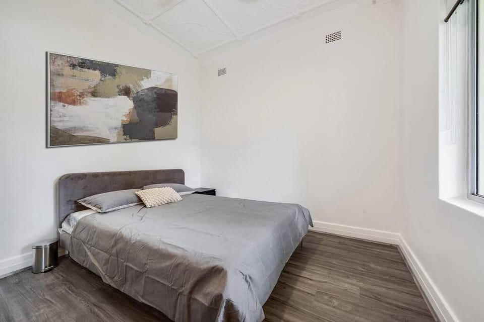 Spacious 3-Bedroom Family Home in Concord's Heart! House in Sydney
