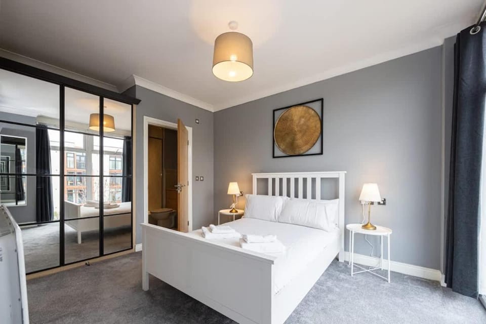 The Sharston - Free Parking & Close To Airport Apartment in England