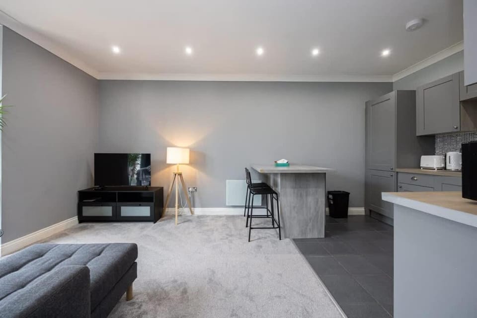 The Sharston - Free Parking & Close To Airport Apartment in England