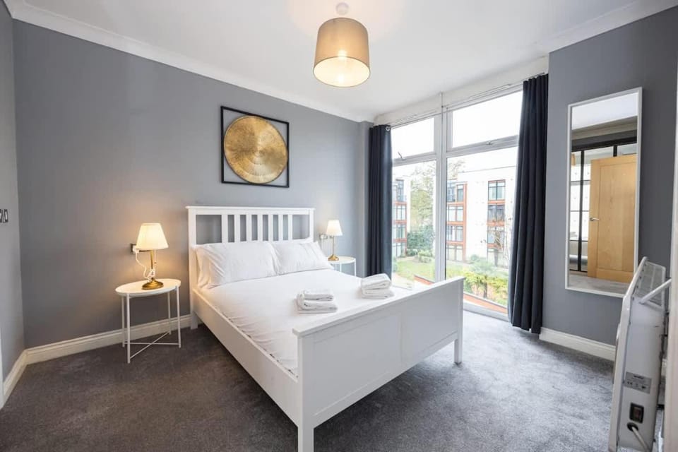 The Sharston - Free Parking & Close To Airport Apartment in England